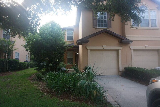 Foto del edificio - 3 bedrooms 2 1/2 bath