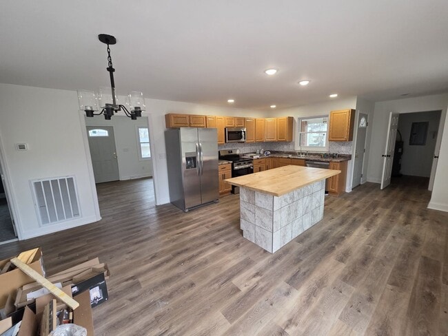 Building Photo - 3701 Bahama Dr