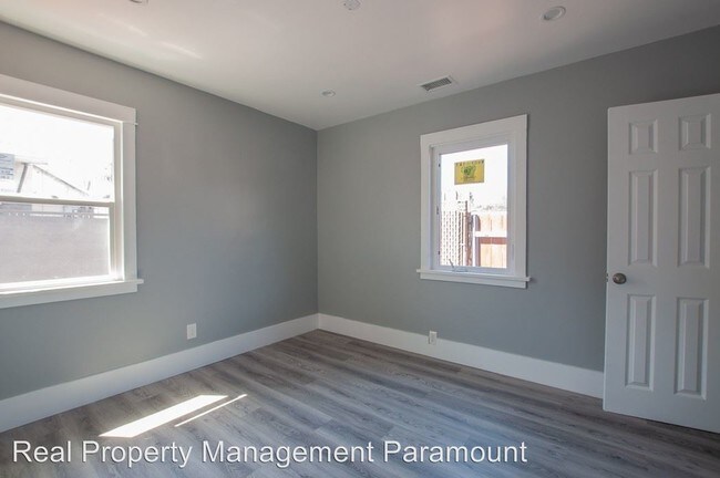 Building Photo - 1119 Calada St