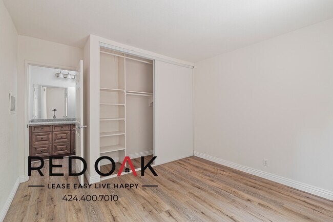 Foto del edificio - 15005 Sherman Way