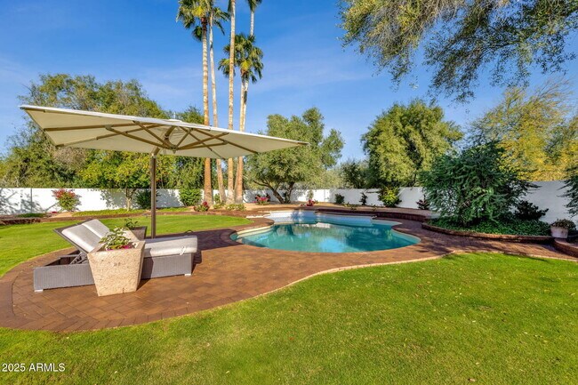 Building Photo - 6954 E Caballo Dr