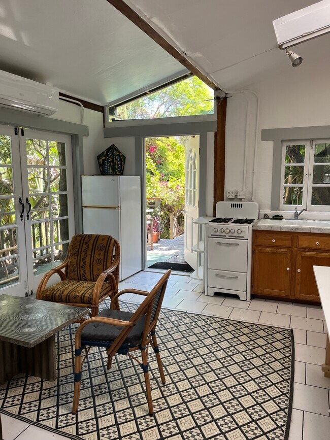 Foto del edificio - 3534 Fernwood Ave