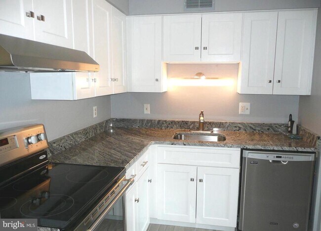 Building Photo - 8036 Abbey Ct