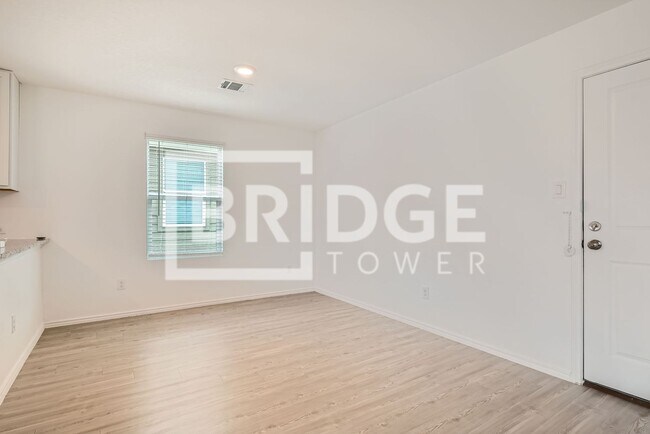 Building Photo - 10615 McClintock Dr