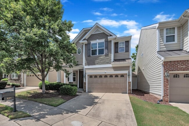 Building Photo - 3 Bedroom Townhome with 2 Car Garage in He...