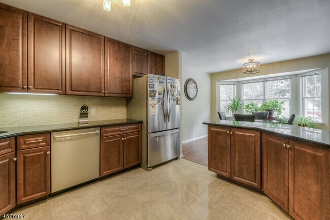 Building Photo - 72 Knoll Ct