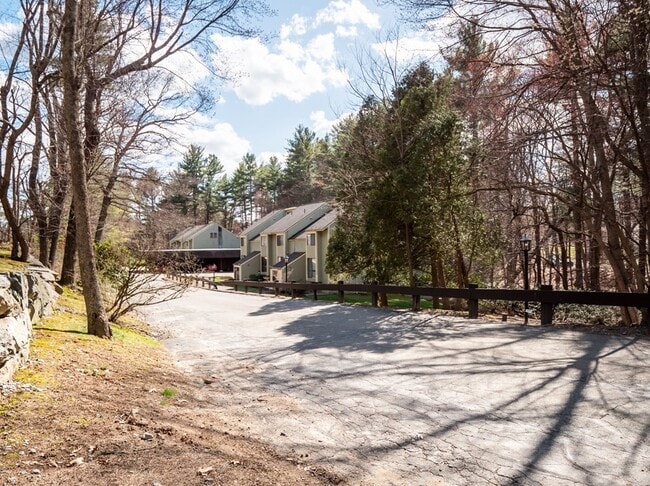 Building Photo - 374 Great Rd