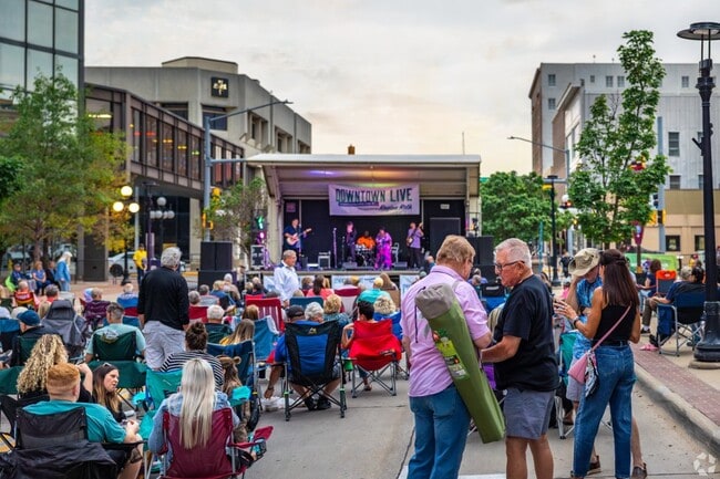 Catch up with neighbors at events in Sioux City.