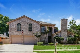 Building Photo - 2817 Laurel Hill Dr