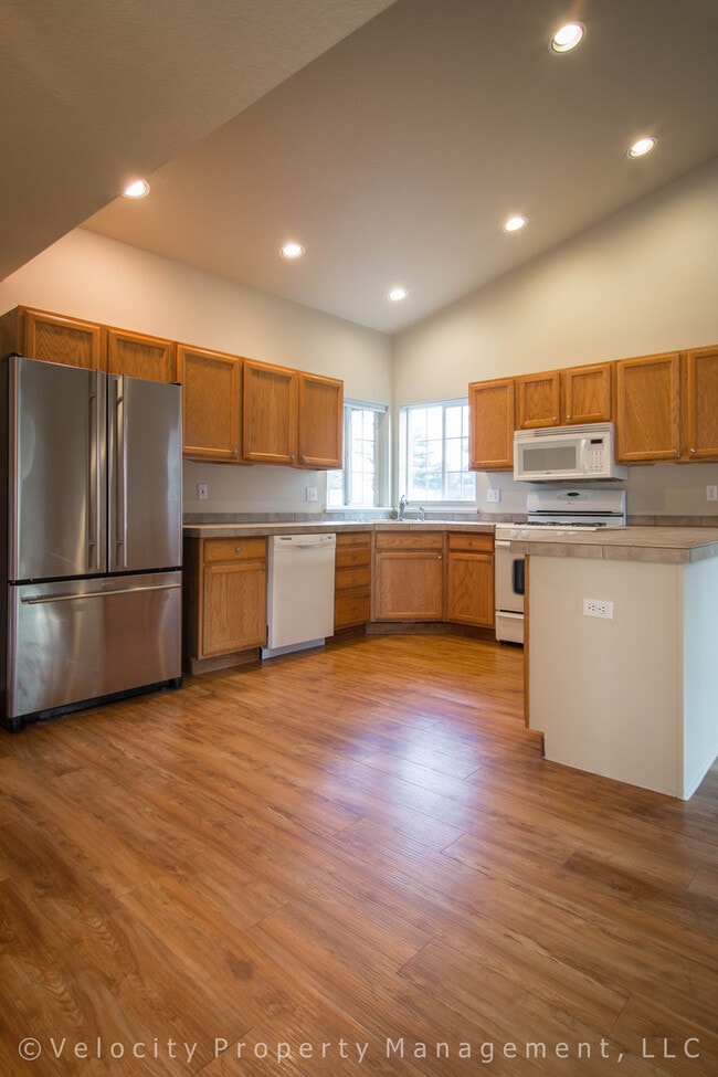Building Photo - Elkhorn Estates home in SW Bend - pet frie...