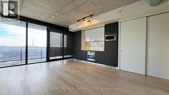 Photo du bâtiment - 170 Bayview Ave