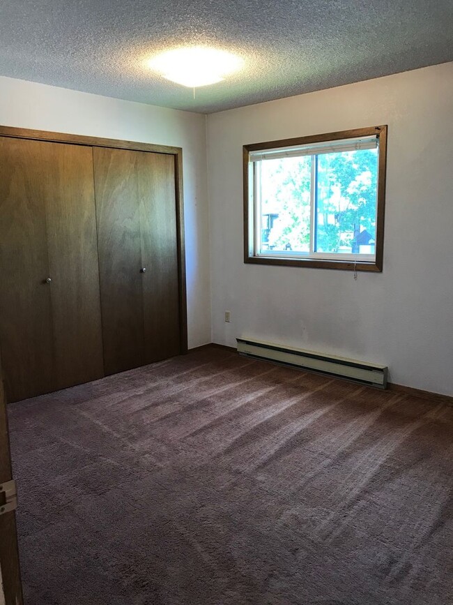 Building Photo - Charming 2-Bedroom Condo Near MSU – Pet Fr...