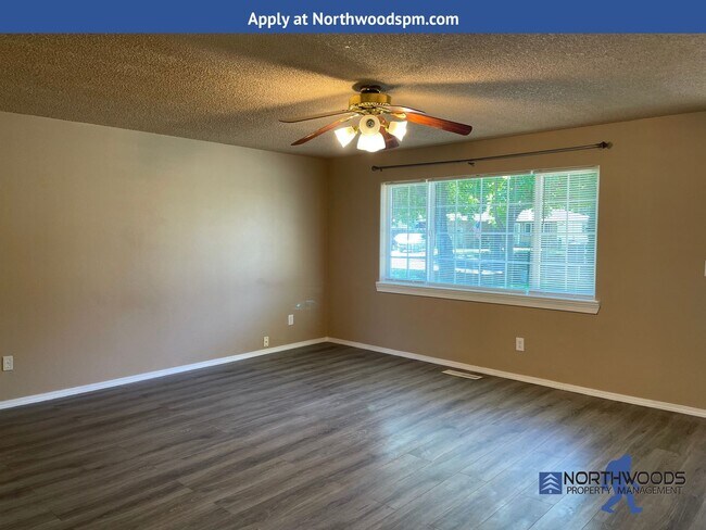Building Photo - Very Nice 3 Bedroom 1.5 Bath Home-Located ...