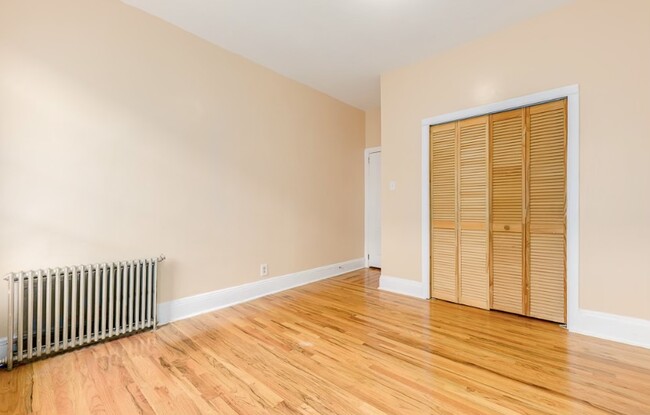 Building Photo - 587 Midwood St