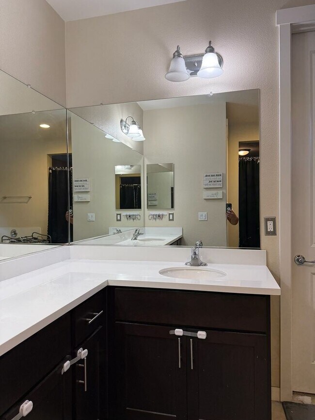 Foto del edificio - 4 Bedroom, 3 Bathroom