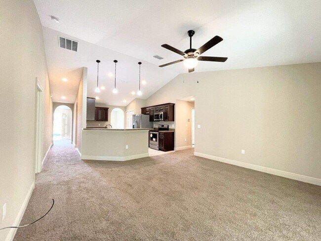 Building Photo - 3 Bedroom Home Backing onto Greenspace for Rent in Ocala, FL