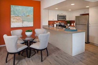 Aliso Town Center Apartment Homes photo'