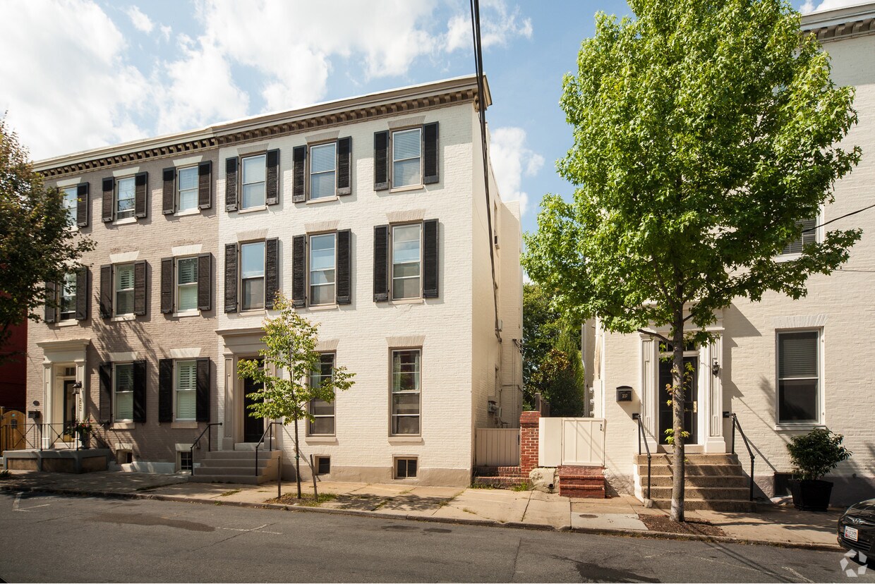 Primary Photo - 235 E 2nd St