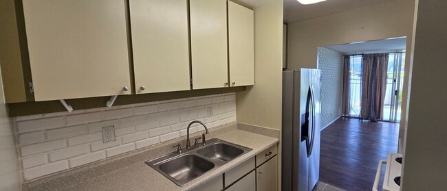 Building Photo - 1342-S