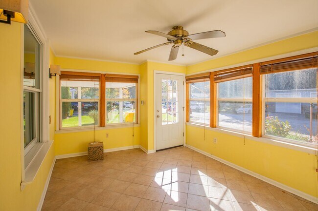 Building Photo - Beautiful 4 BR/3 BA Single-Family Home in ...