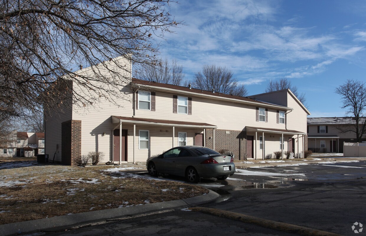 Building Photo - Woodlen Place Apartments