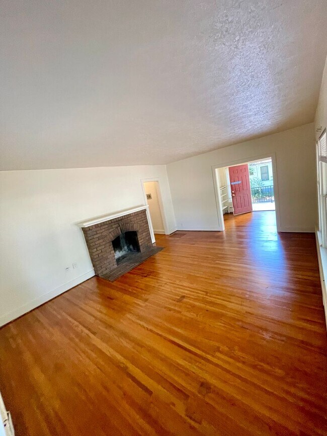 Foto del edificio - 630 S Whitcomb St