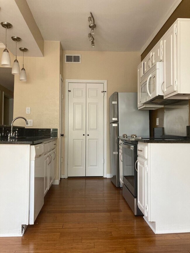 Photo - Renovated 2 Bedroom Condo at The Oaks of Lakewood
