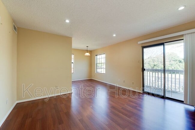 Building Photo - 2750 Holly Hall St