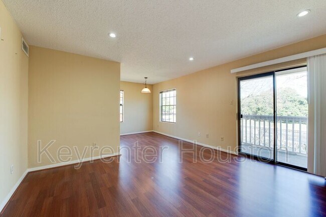 Foto del edificio - 2750 Holly Hall St