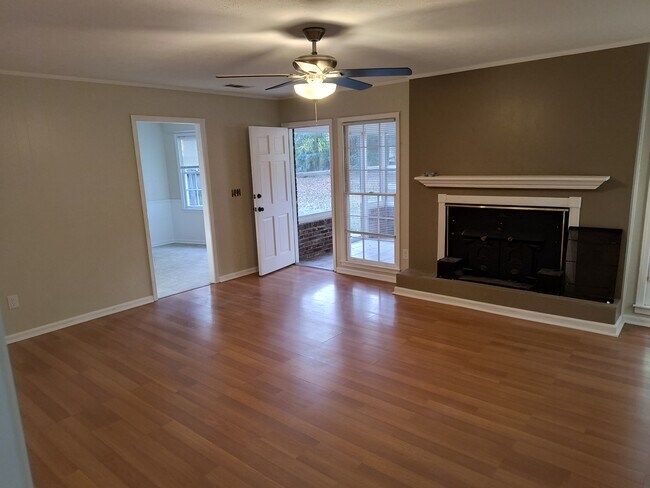 Foto del edificio - 1713 Ashwood Ct