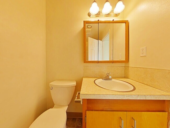 Foto del edificio - 1 Bedroom Apartment ~ Close to Campus ~ Ca...