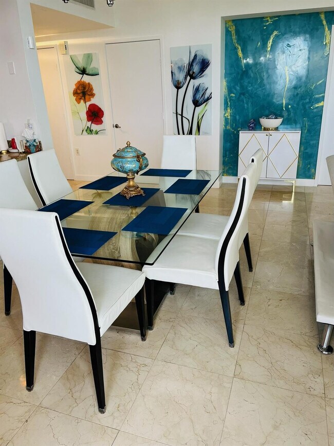 Foto del edificio - 16275 Collins Ave