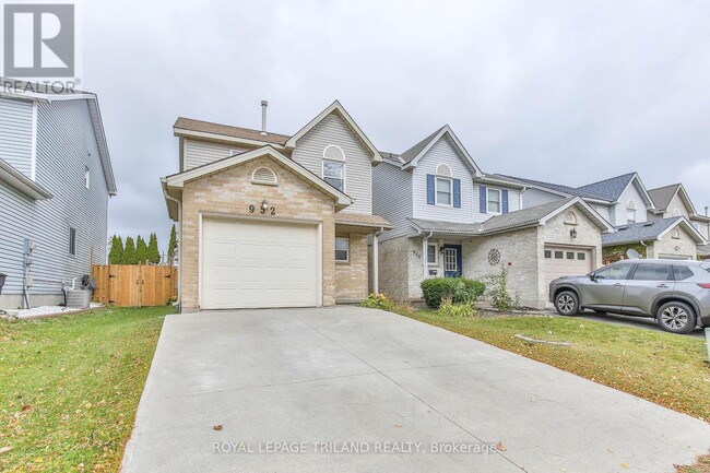 Building Photo - 952 Thistledown Way