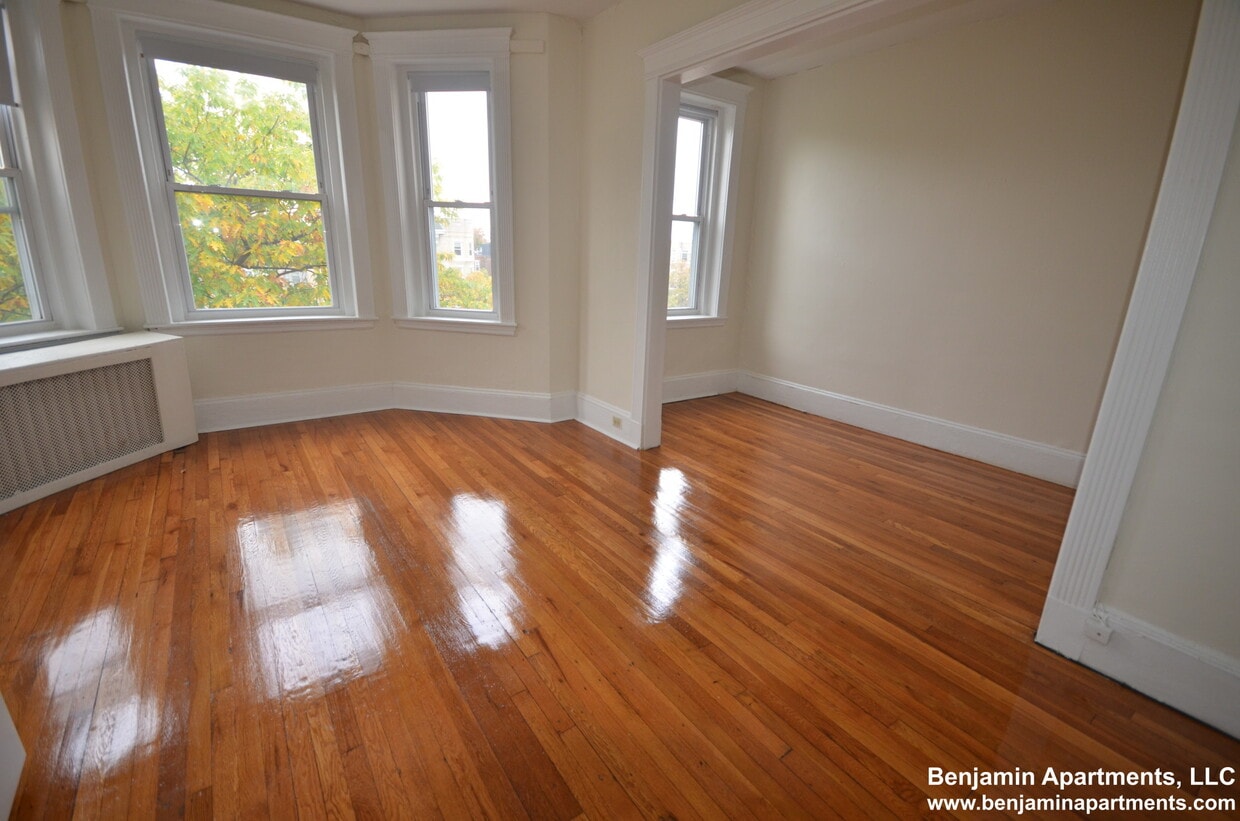 Primary Photo - 1345 Commonwealth Ave