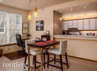 Building Photo - 1 br, 1 bath - 0305 SW Montgomery St Apt 304