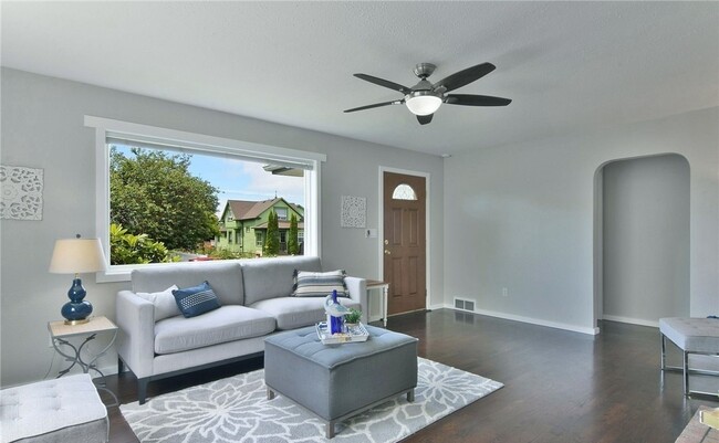 Upstairs Living Room - 1027 Lombard Ave