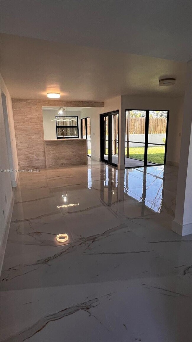 Foto del edificio - 1200 N Liberty Ave