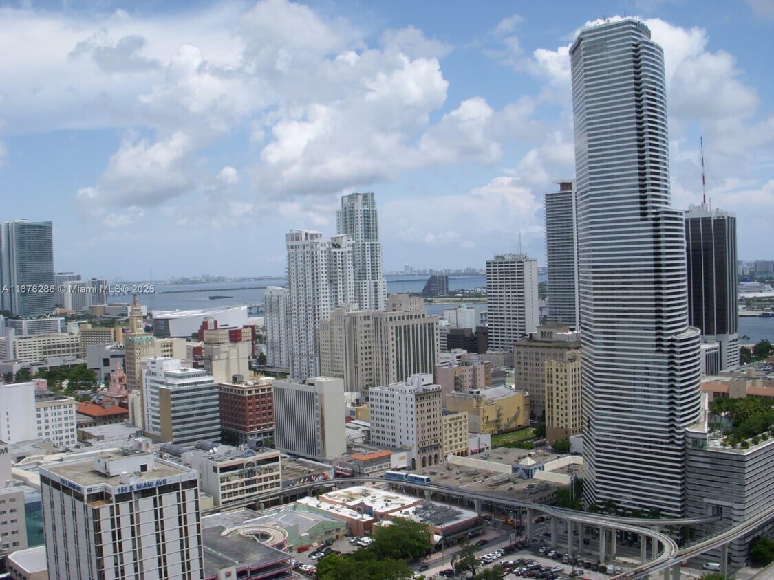 Primary Photo - 350 S Miami Ave