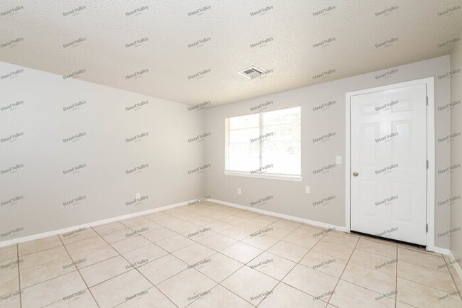 Building Photo - 5300 Creekwood Terrace