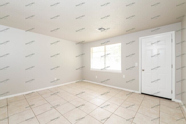 Foto del edificio - 5300 Creekwood Terrace