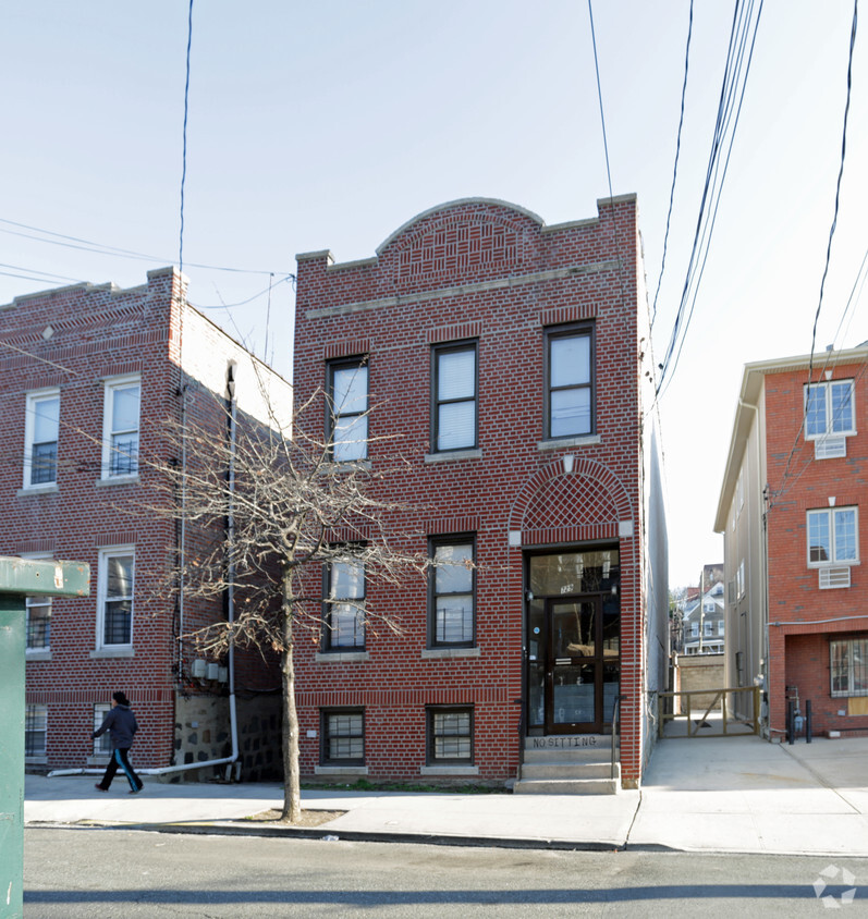 Primary Photo - 729 E 229th