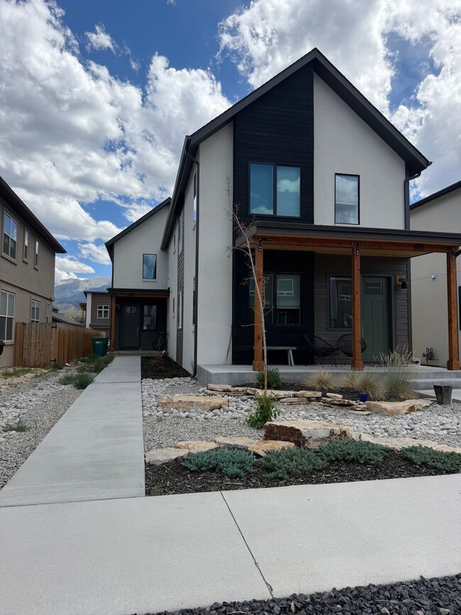 Building Photo - 130 River Ridge Ln