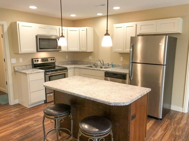 Foto del edificio - Like-New Ranch Home — 3 Bed / 2 Bath in Fo...