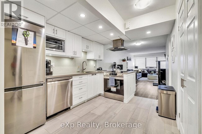 Building Photo - 100 Bronte Rd