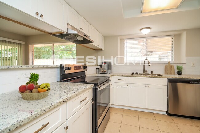 Building Photo - 9611 Charter Ridge Dr