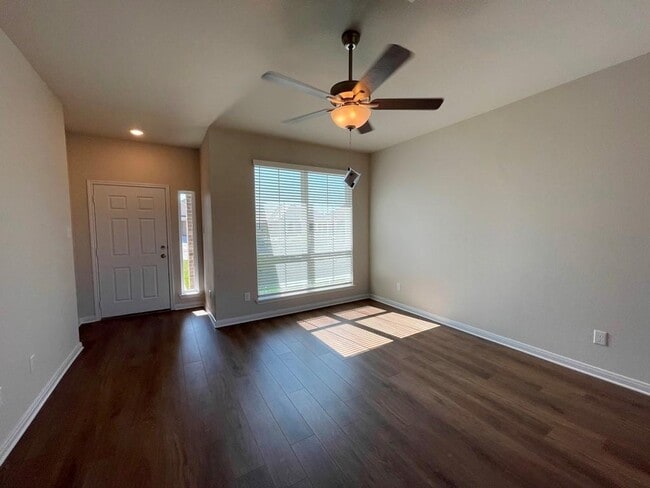 Foto del edificio - 2044 Dade Loop