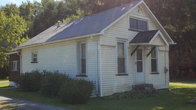 Building Photo - 1 bed/1 bath house for rent