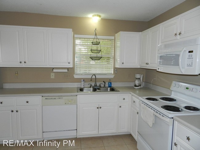Building Photo - 3 br, 2 bath House - 5228 Hawks Nest Dr