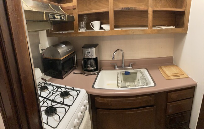 Foto del edificio - 110 Grovers Ave