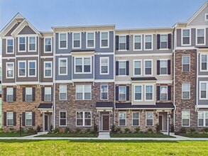 Building Photo - 642 Brookwood Glen Terrace